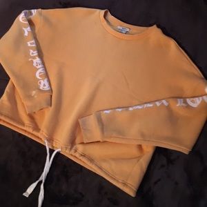 Yellow sweatshirt🤩